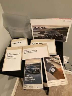 2022 Hyundai Palisade Owner's Manual Set and Front License Plate Bracket